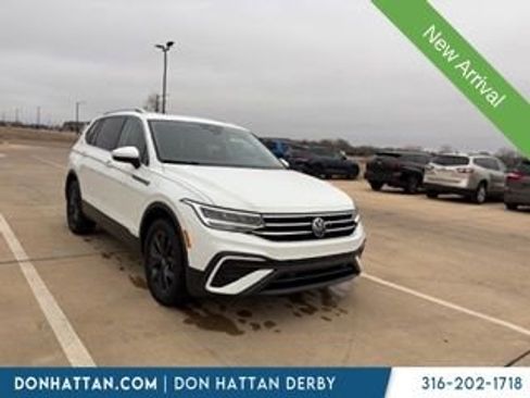 Used 2024 Volkswagen Tiguan SE image 3