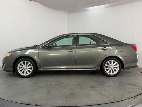 Used 2013 Toyota Camry XLE w/ Leather Pkg FWD image 4