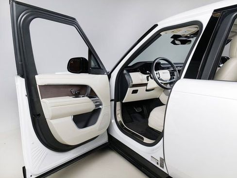 Used 2024 Land Rover Range Rover Long Wheelbase SE image 24