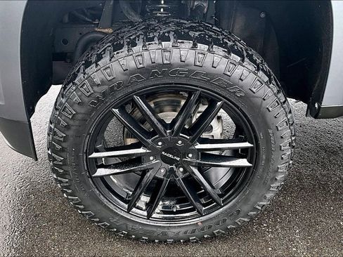 Used 2022 Chevrolet Colorado LT w/ Redline Special Edition image 9