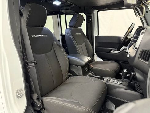 Used 2015 Jeep Wrangler Unlimited Rubicon w/ Connectivity Group AWD/4WD image 21