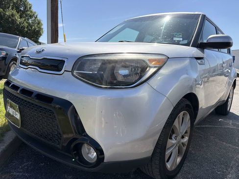 Used 2016 Kia Soul + FWD image 2