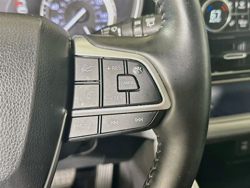 Used 2022 Toyota Highlander Limited FWD image 17