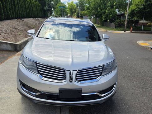 Used 2016 Lincoln MKX Reserve w/ Luxury Package AWD/4WD image 2