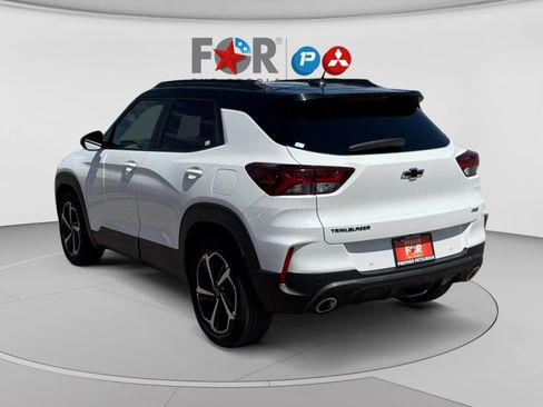 Used 2021 Chevrolet TrailBlazer RS w/ Sun and Liftgate Package FWD image 3