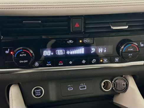 Used 2023 Nissan Rogue SL w/ SL Premium Package image 24