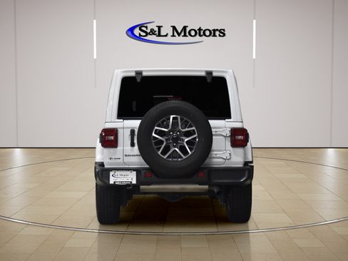 Used 2025 Jeep Wrangler Unlimited Sahara AWD/4WD image 7