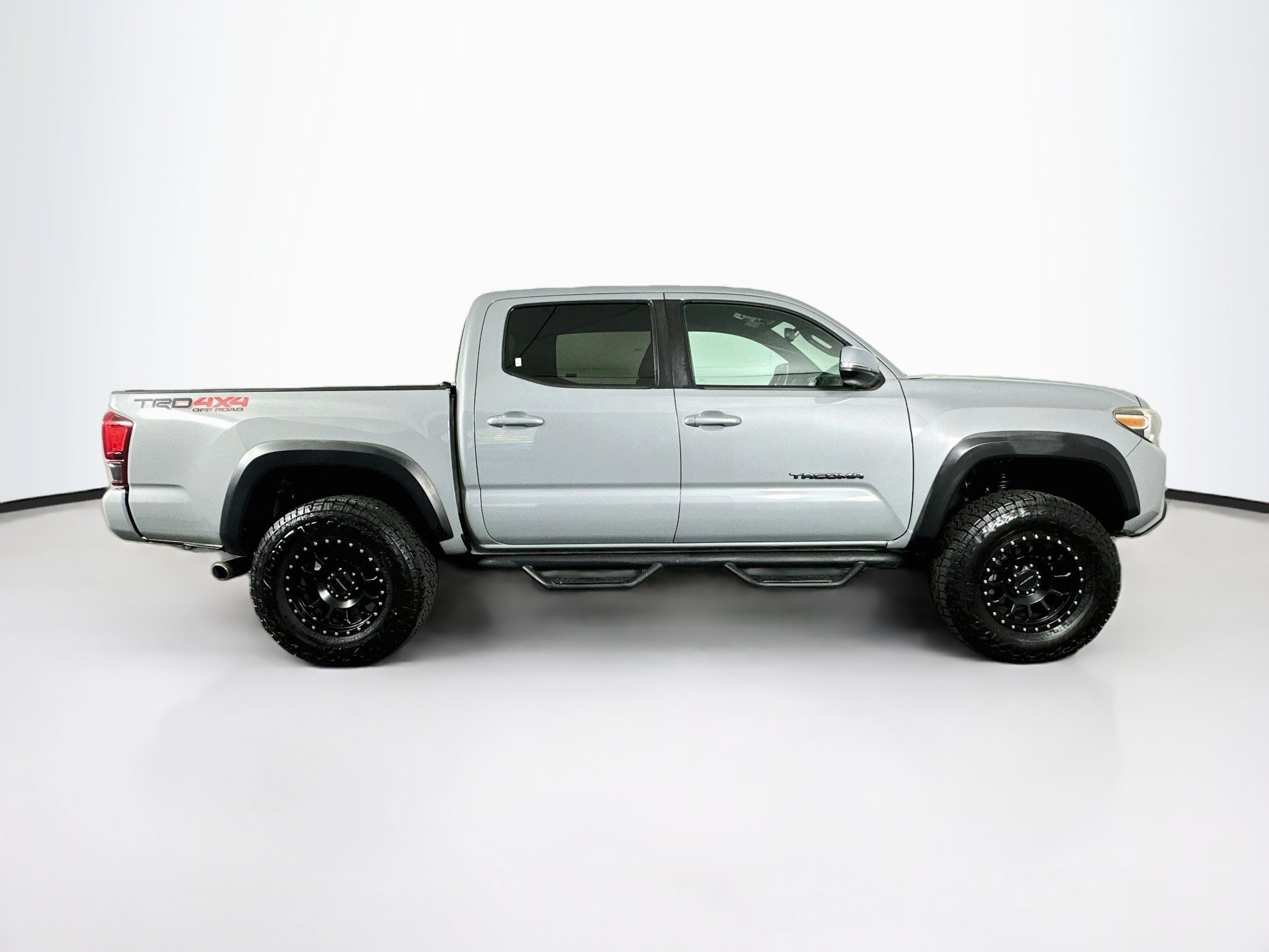 Used 2019 Toyota Tacoma TRD Off-Road w/ Technology Package AWD/4WD image 10