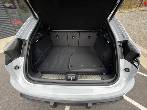 Certified 2024 Porsche Macan 4 Electric image 17