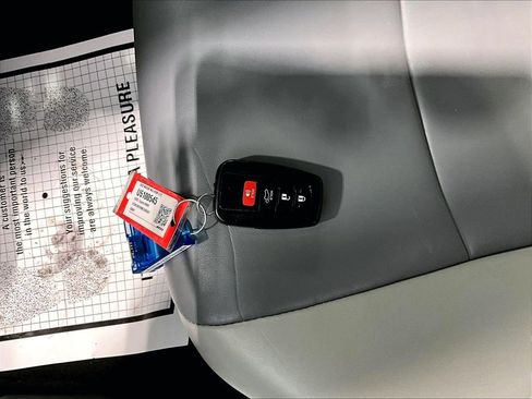 Used 2022 Toyota RAV4 XLE Premium image 33