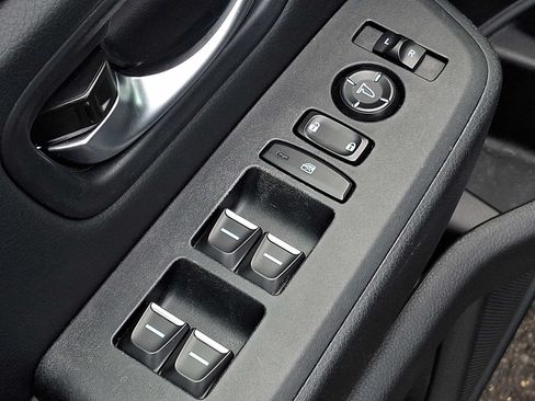 Used 2025 Honda Pilot Sport image 24
