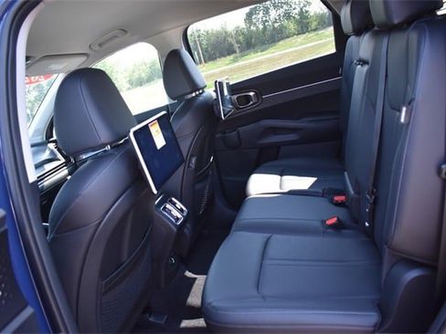New 2025 Kia Sorento S image 17