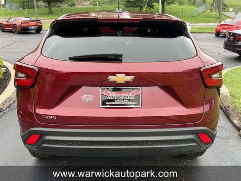 Used 2024 Chevrolet Trax LS FWD image 12