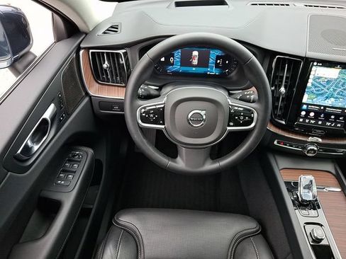Certified 2023 Volvo XC60 B5 Ultimate w/ Climate Package AWD/4WD image 12