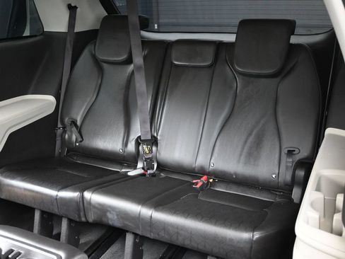 Used 2022 Kia Carnival LX FWD image 33