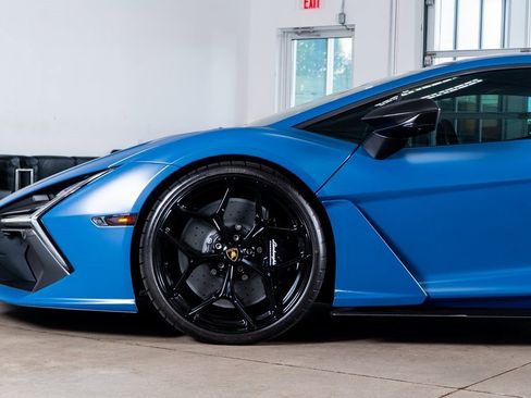 Used 2024 Lamborghini Revuelto image 13