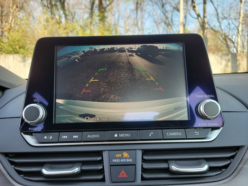 Used 2025 Nissan Altima 2.5 SV image 15