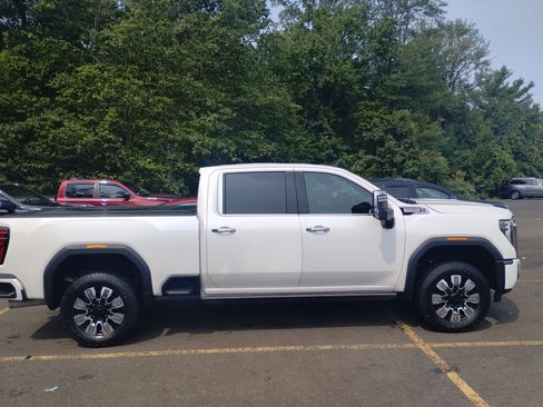 Used 2024 GMC Sierra 2500 Denali w/ Denali Reserve Package image 2