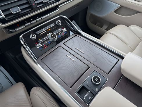 Used 2022 Lincoln Navigator Reserve image 31