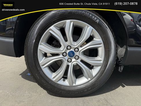 Used 2019 Ford Edge Titanium FWD image 34