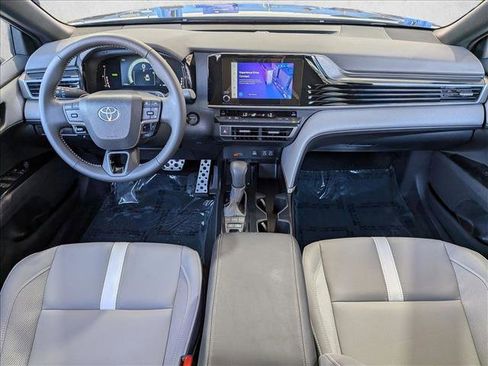 Used 2025 Toyota Camry SE FWD image 17