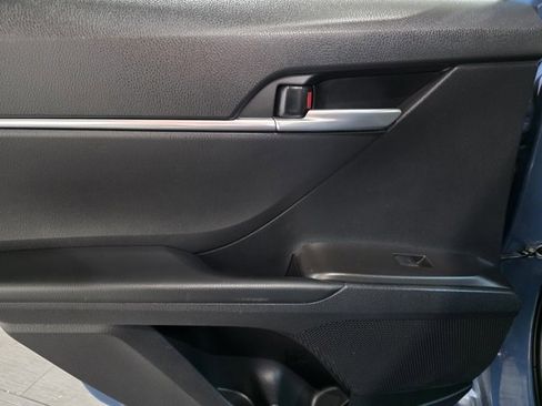 Used 2024 Toyota Camry SE image 11