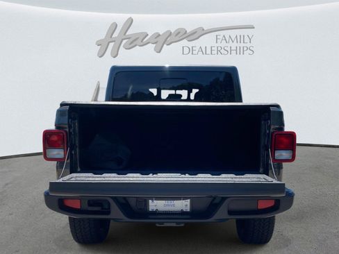 Used 2025 Jeep Gladiator Overland AWD/4WD image 5