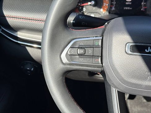 Used 2025 Jeep Compass Trailhawk AWD/4WD image 27