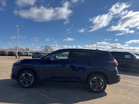 Certified 2024 Nissan Rogue SV image 7