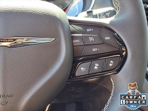 Used 2026 Chrysler Pacifica Limited w/ Uconnect Theater Family Group FWD image 7