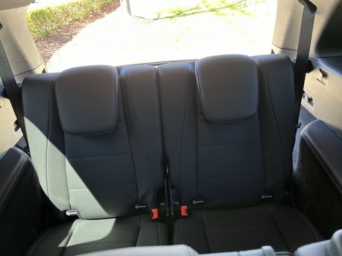 Certified 2025 Mercedes-Benz GLS 450 4MATIC image 33