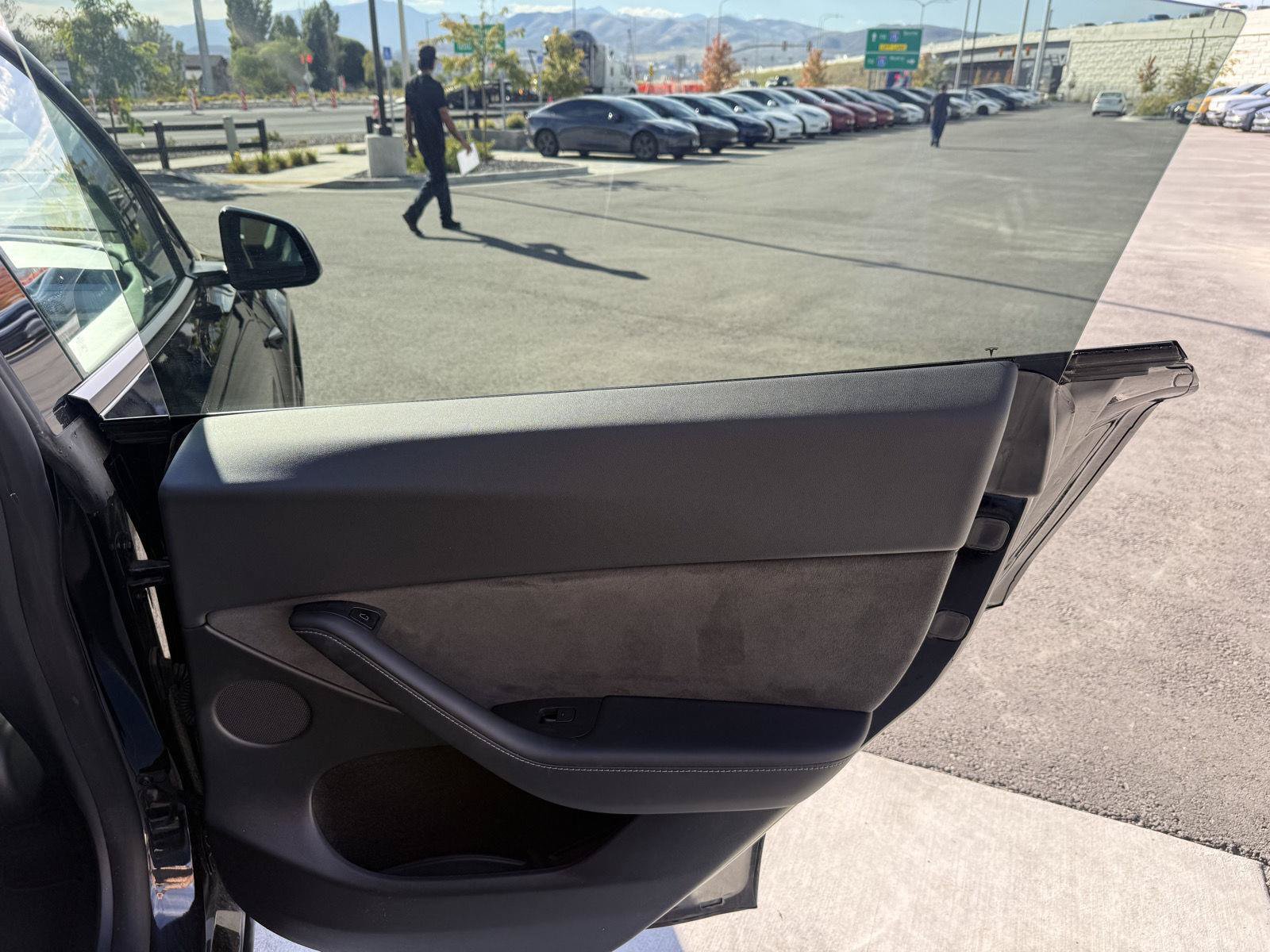 Used 2024 Tesla Model Y Long Range AWD/4WD image 18