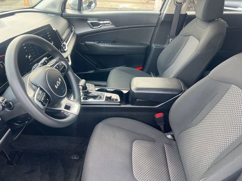Used 2023 Kia Sportage LX image 4