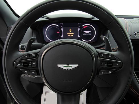 Used 2023 Aston Martin DBX AWD/4WD image 22