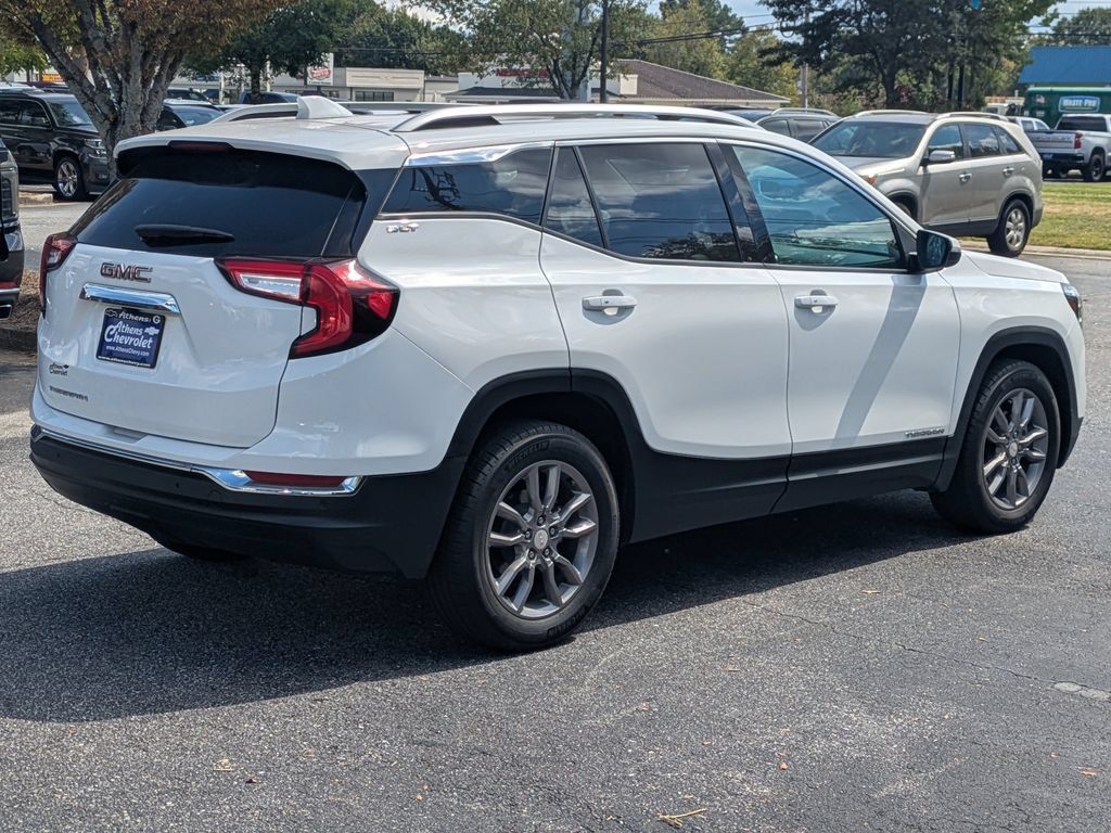 Used 2022 GMC Terrain SLT w/ Infotainment Package II FWD image 4