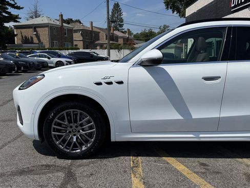 Used 2023 Maserati Grecale GT AWD/4WD image 3