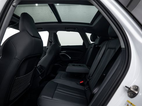 New 2025 Audi Q5 Prestige image 17