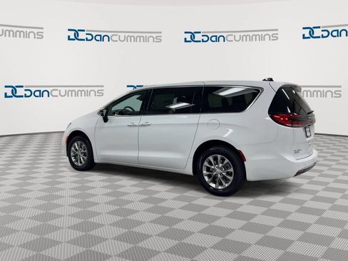 New 2026 Chrysler Pacifica Select AWD/4WD image 6
