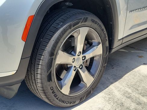Used 2021 Jeep Grand Cherokee L Limited AWD/4WD image 4