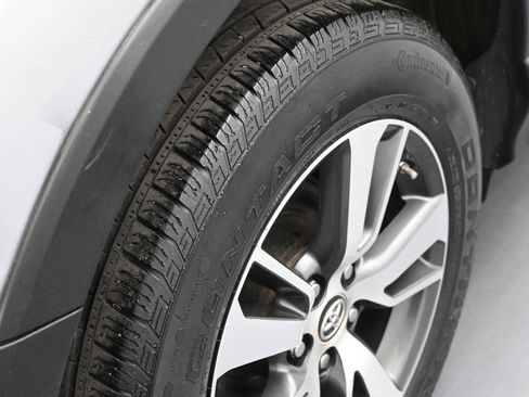 Used 2016 Toyota RAV4 XLE AWD/4WD image 13