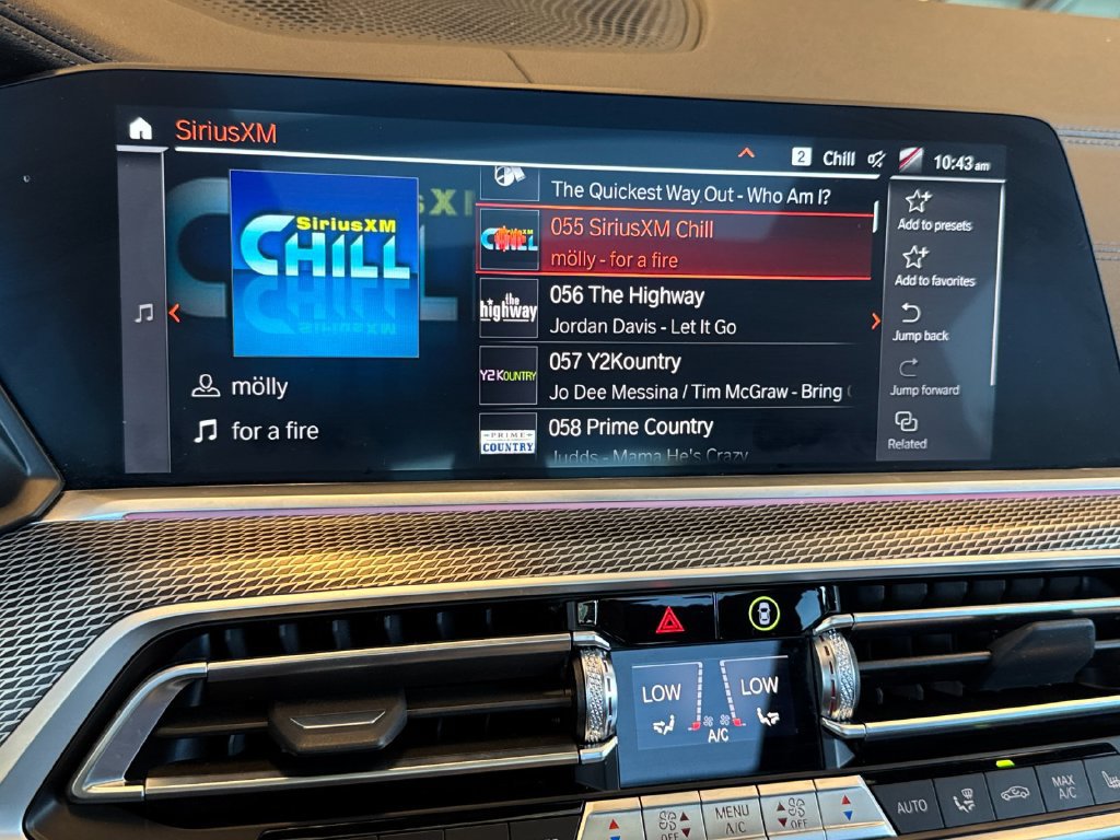 Used 2022 BMW X6 xDrive40i w/ Executive Package AWD/4WD image 23