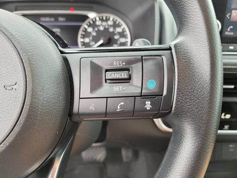 Used 2023 Nissan Rogue SV FWD image 29
