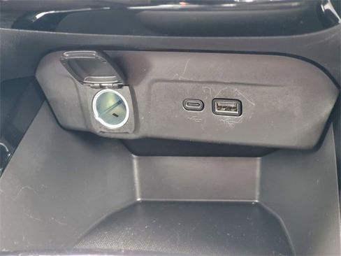 Used 2025 Chevrolet Trax LT image 21