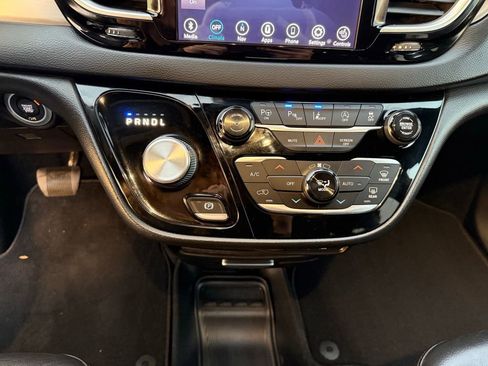 Used 2020 Chrysler Pacifica Touring-L w/ Advanced Safetytec Group image 20