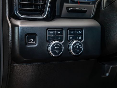 Used 2025 GMC Sierra 3500 Denali w/ Denali Reserve Package AWD/4WD image 18