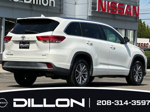 Used 2018 Toyota Highlander XLE w/ Carpet Mat Package (TMS) FWD image 4