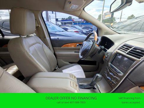 Used 2011 Lincoln MKX 2WD w/ Wood Pkg image 18
