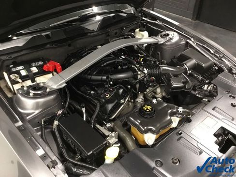 Used 2014 Ford Mustang Convertible image 40