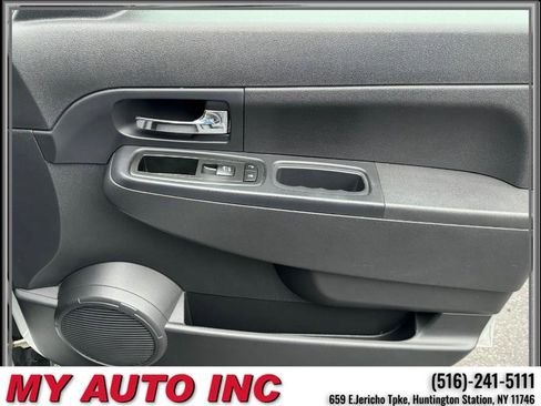 Used 2012 Jeep Liberty Sport image 28