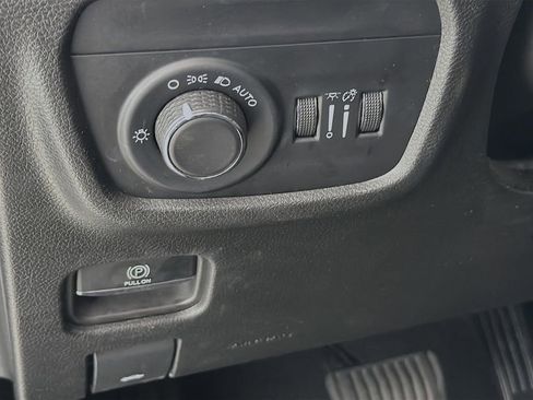 Used 2024 Jeep Grand Cherokee Laredo RWD image 12